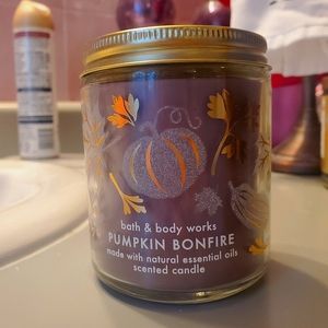 Bath and Body Works Single Wick Candle ( Pumpkin Bonfire )